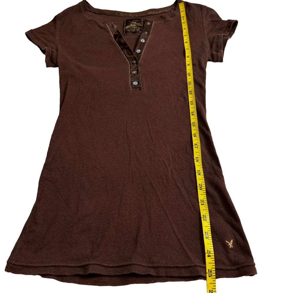 American Eagle Brown Henley Tee Top Size Medium Satin Finish down Buttons NWOT - Picture 8 of 8